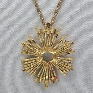Crow Trifari Gold Starburst Pendant Necklace 24 Inch Rope Chain